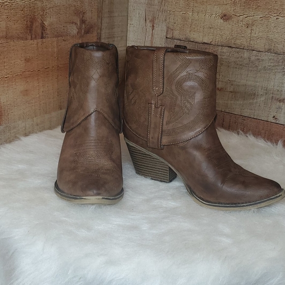 MIA Cowgirl Ankle Boots - Picture 2 of 10